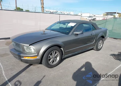 2005 Ford Mustang z USA, uszkodzony, nr VIN 1ZVFT84N755243401